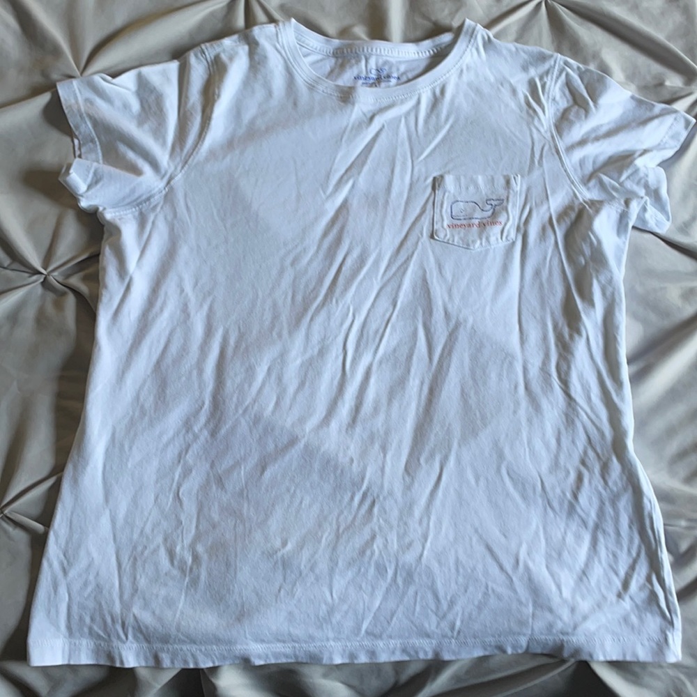 Women’s Vineyard Vines t-shirt